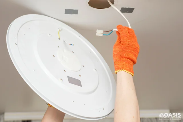 Wiring round LED ceiling fixture