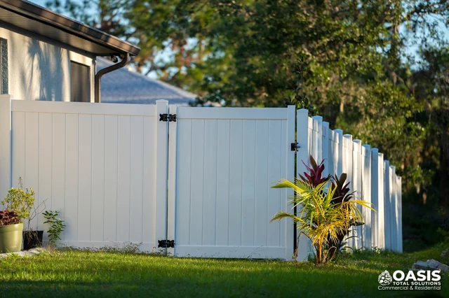 Vinyl fence and gate in backyard